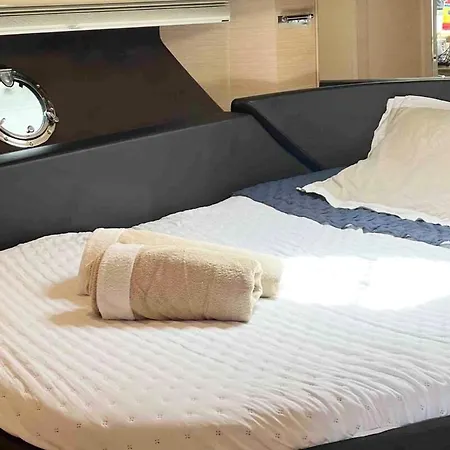 Ботель Bateau Port Centre *