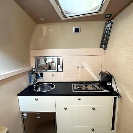 Bateau Port Centre Ботель *