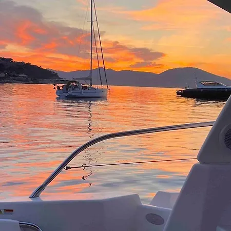 Ботель Bateau Port Centre *