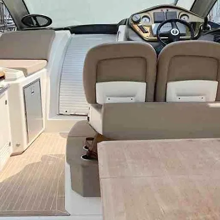 ספינת מלון Bateau Port Centre *