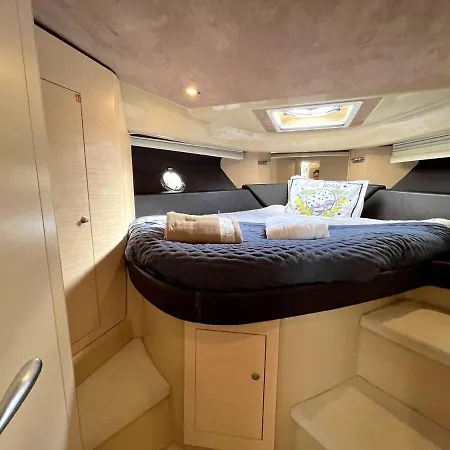 Bateau Port Centre Hotel en barco Cannes