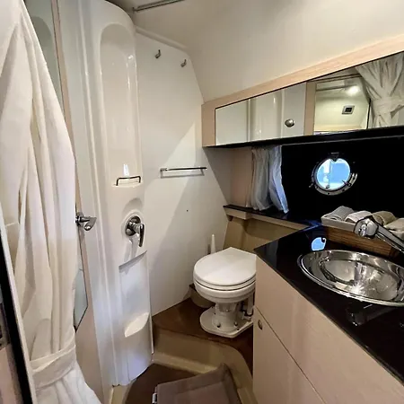 Bateau Port Centre Hotel en barco *